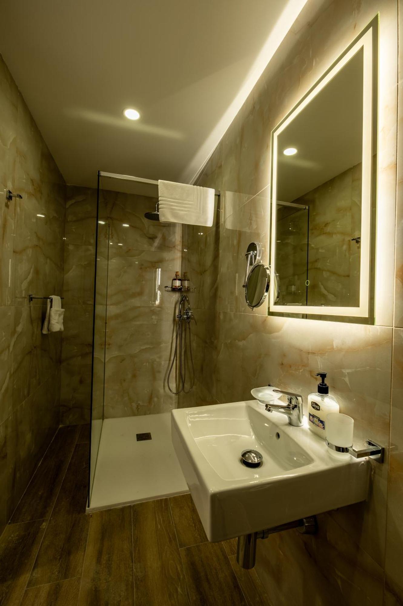 Euroclub Hotel Σεντ Πόλς Μπέι Εξωτερικό φωτογραφία