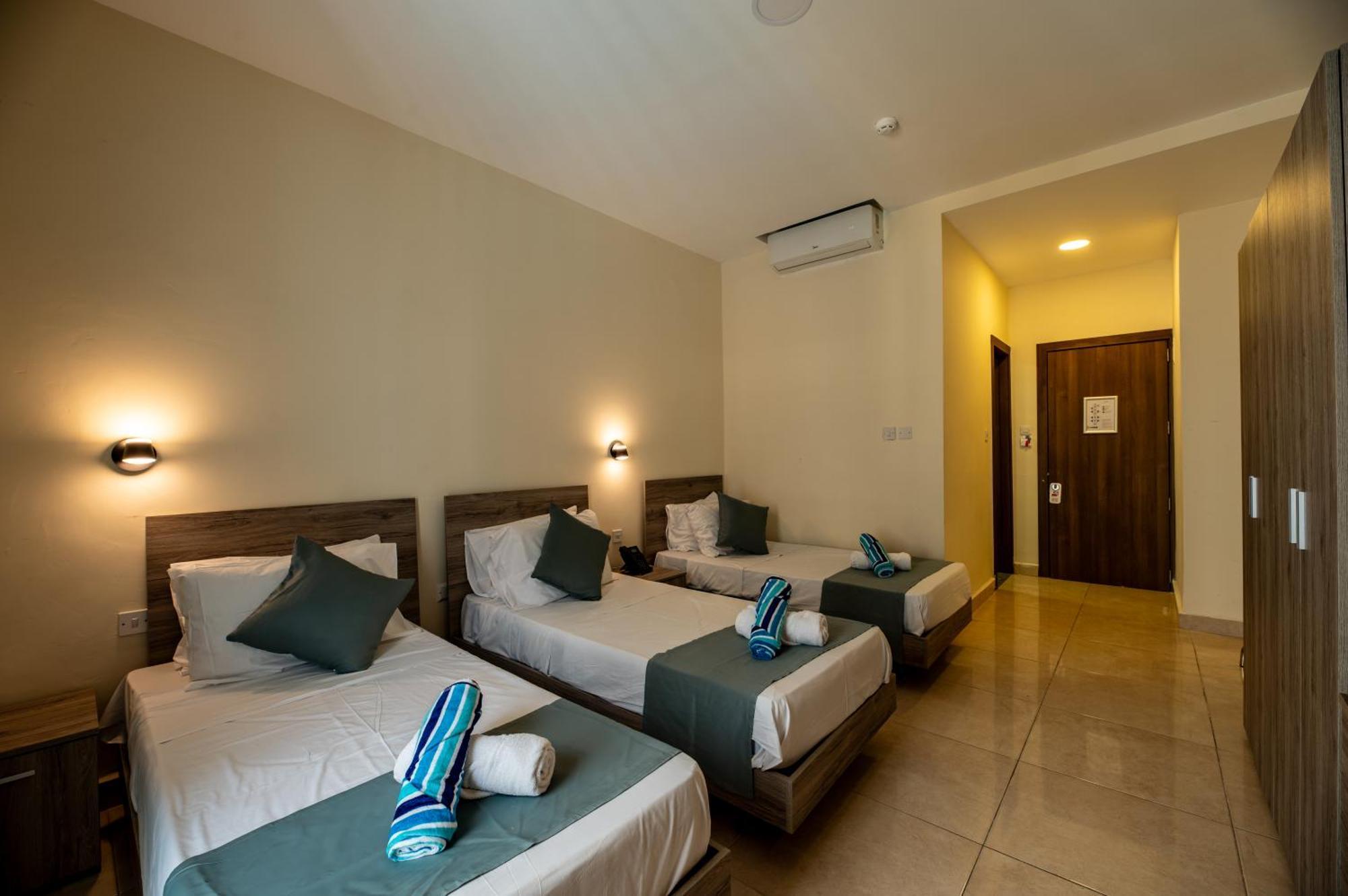 Euroclub Hotel Σεντ Πόλς Μπέι Εξωτερικό φωτογραφία