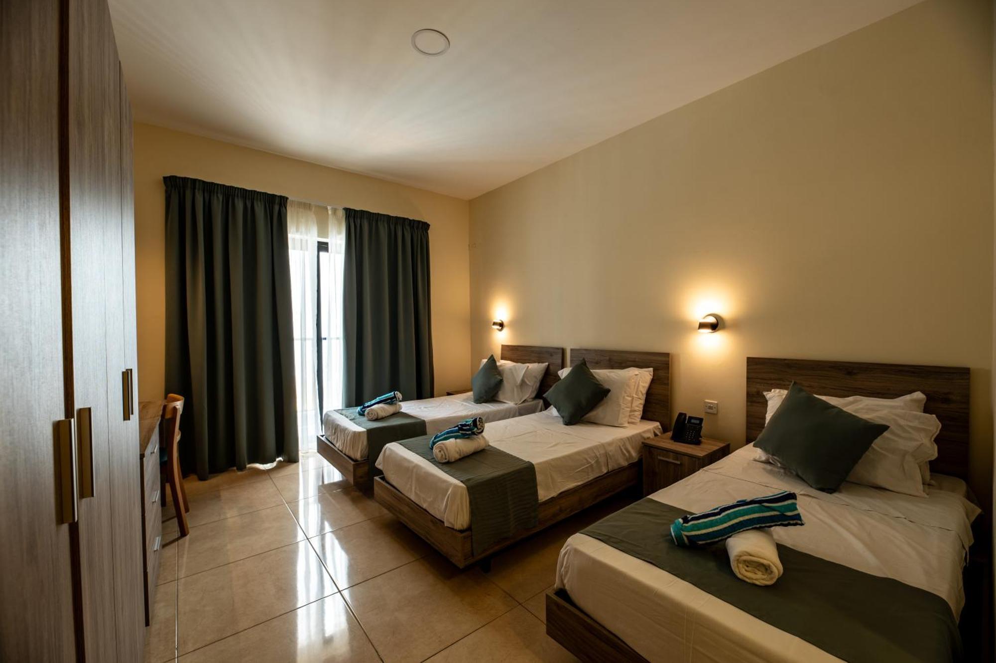 Euroclub Hotel Σεντ Πόλς Μπέι Εξωτερικό φωτογραφία