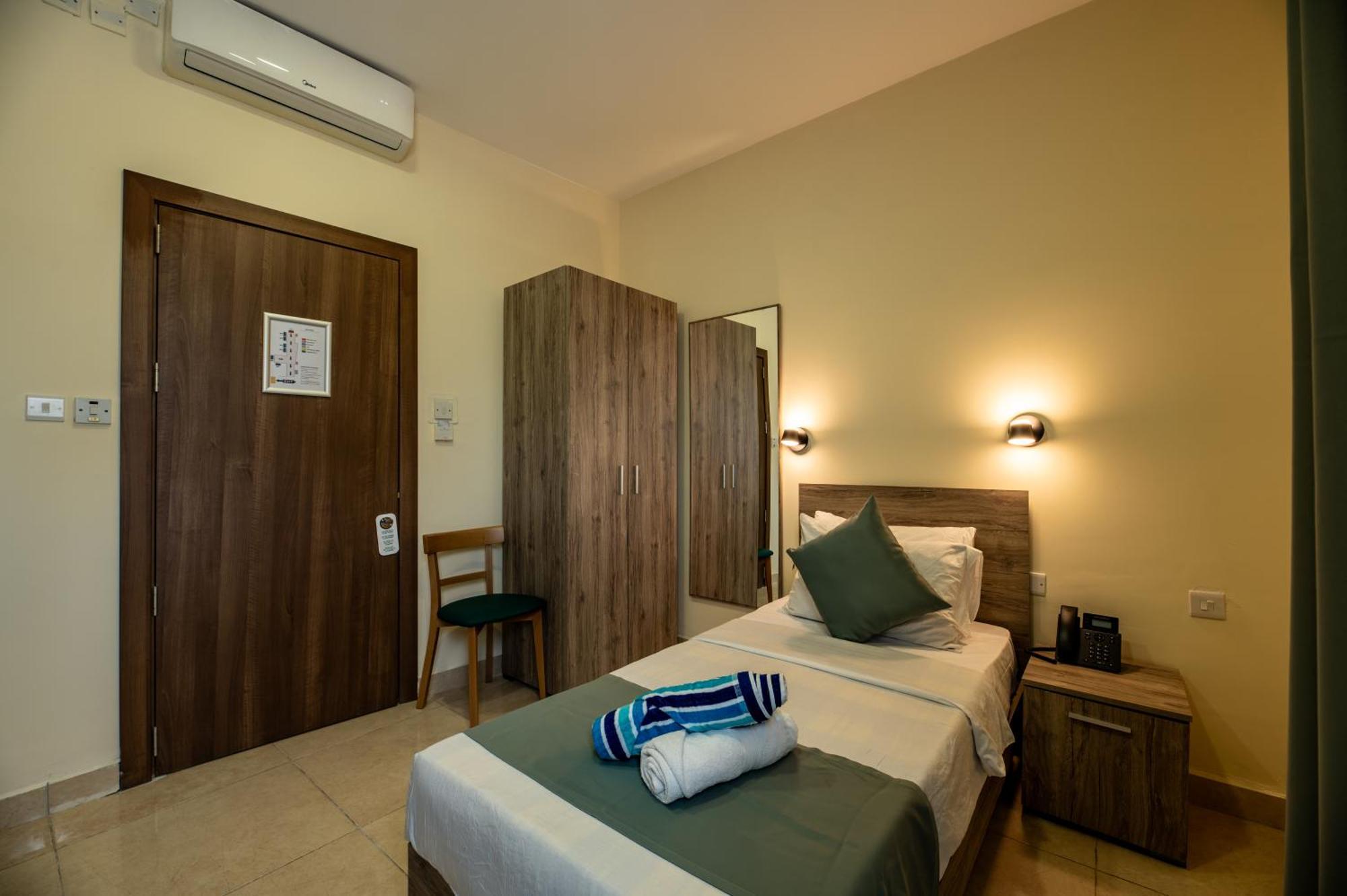 Euroclub Hotel Σεντ Πόλς Μπέι Εξωτερικό φωτογραφία