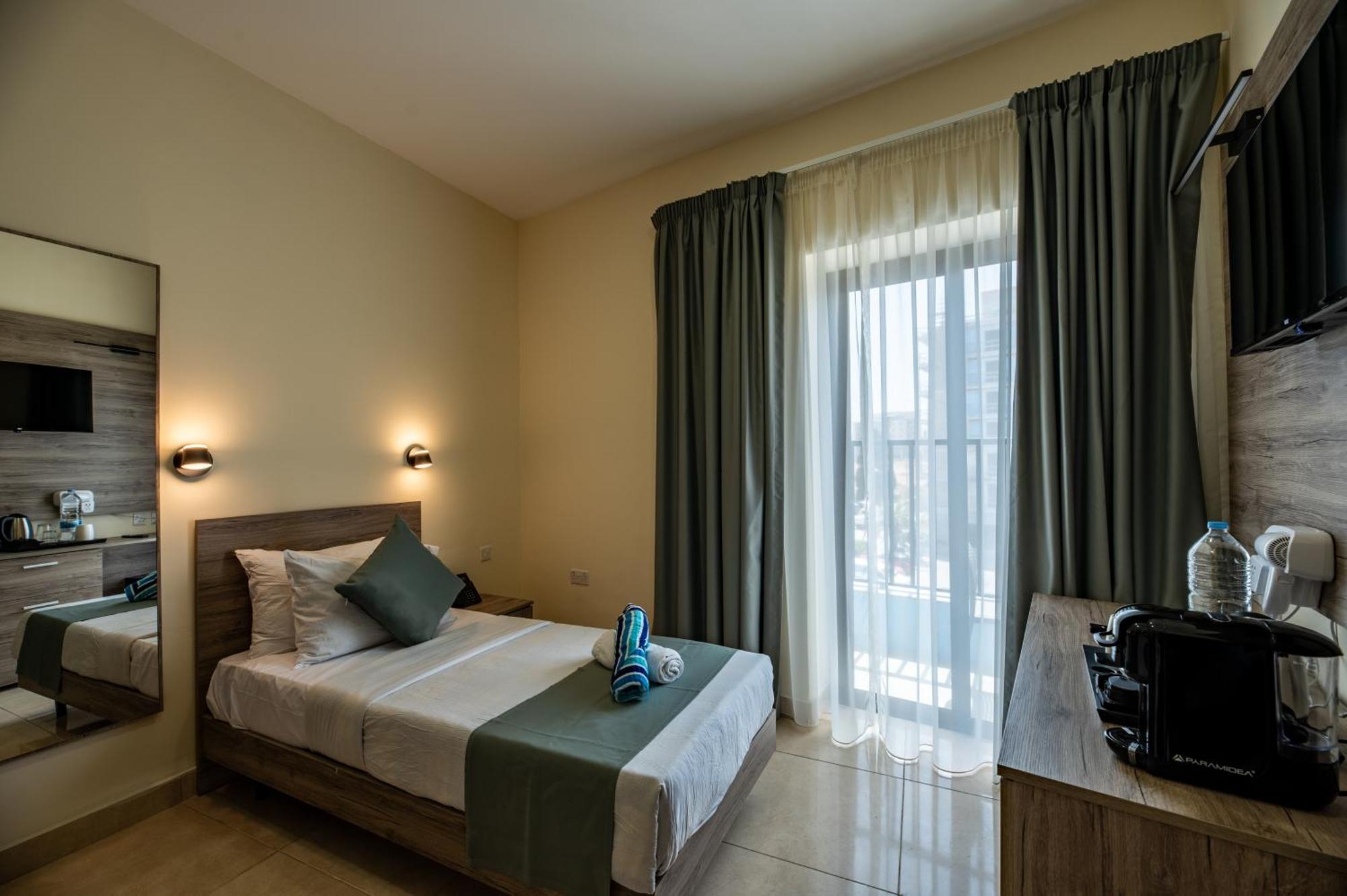 Euroclub Hotel Σεντ Πόλς Μπέι Εξωτερικό φωτογραφία