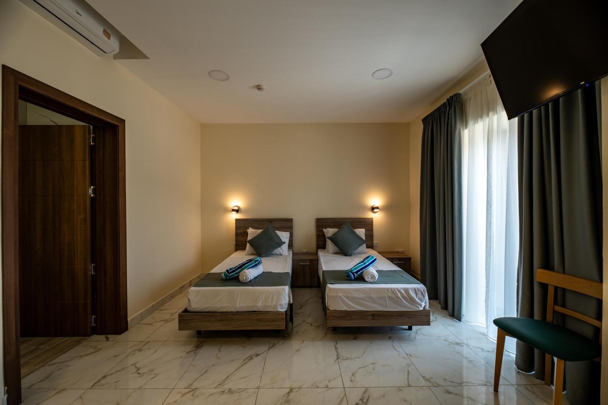 Euroclub Hotel Σεντ Πόλς Μπέι Εξωτερικό φωτογραφία