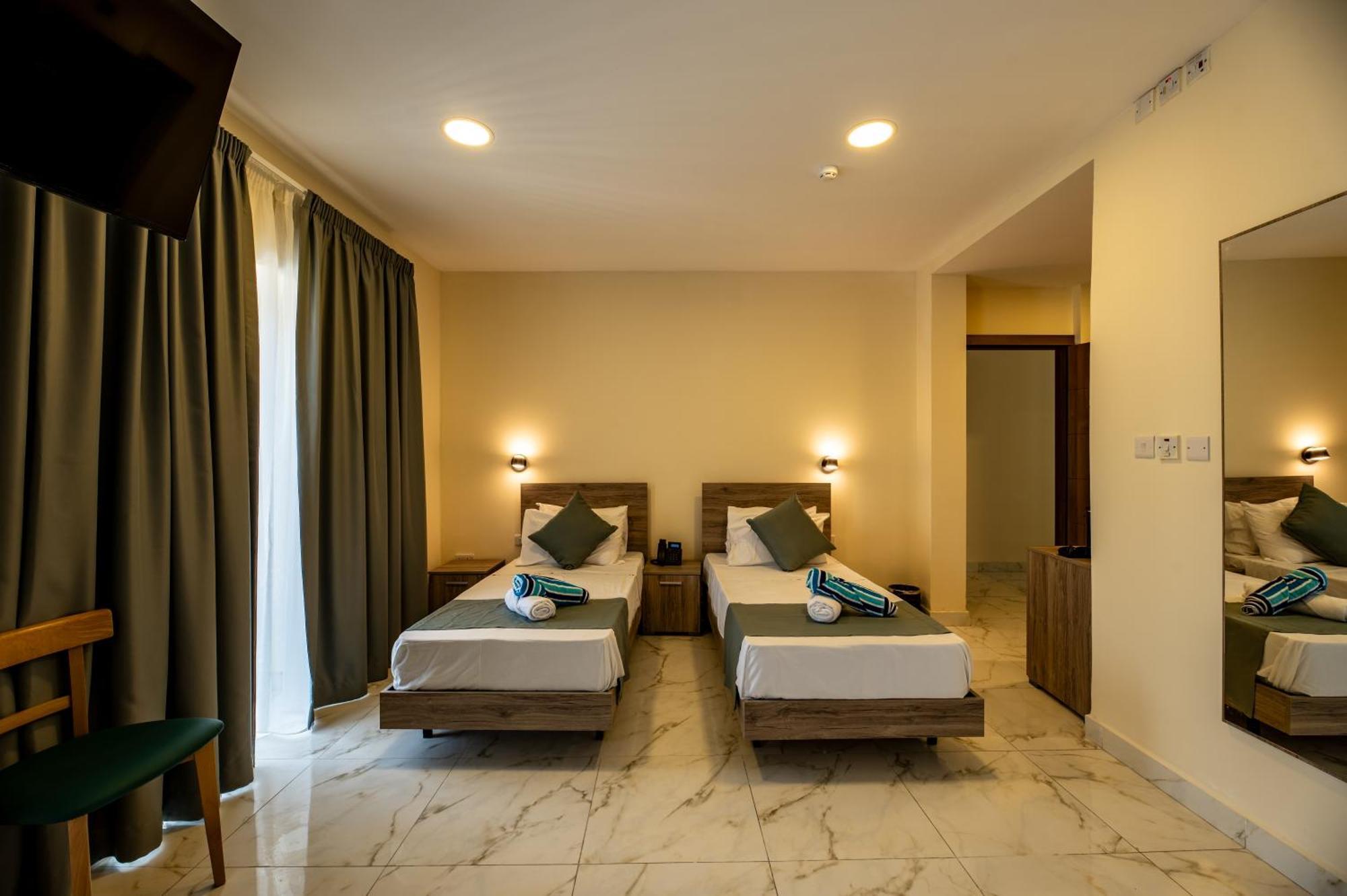 Euroclub Hotel Σεντ Πόλς Μπέι Εξωτερικό φωτογραφία